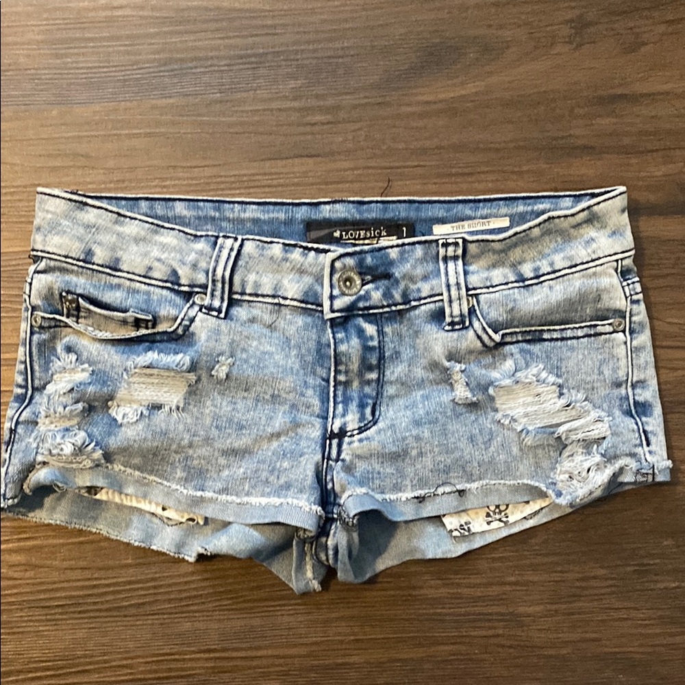 Hot Topic - LOVEsick - Micro Denim Distressed Shorts - Juniors - Size 1